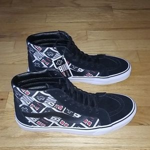 New Vans Mens Size 10 Nintendo Shoes.